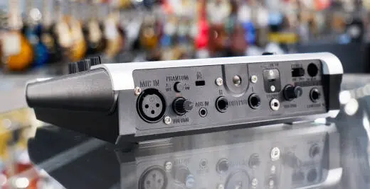 Zoom - V3 Multi-effects Vocal Processor 2